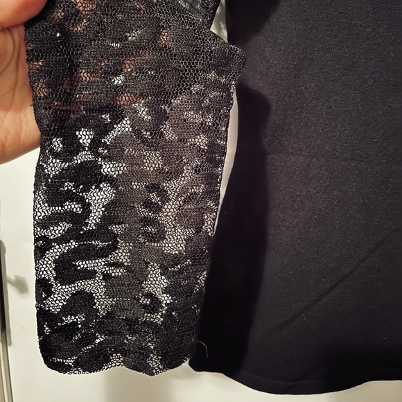 Beautiful lace black top 🖤 M - Picture 3 of 8